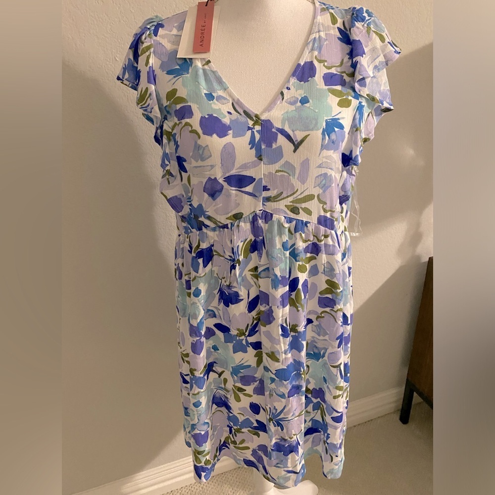 NWT- Andree By Unit Floral flutter sleeve babydoll dress- Size medium